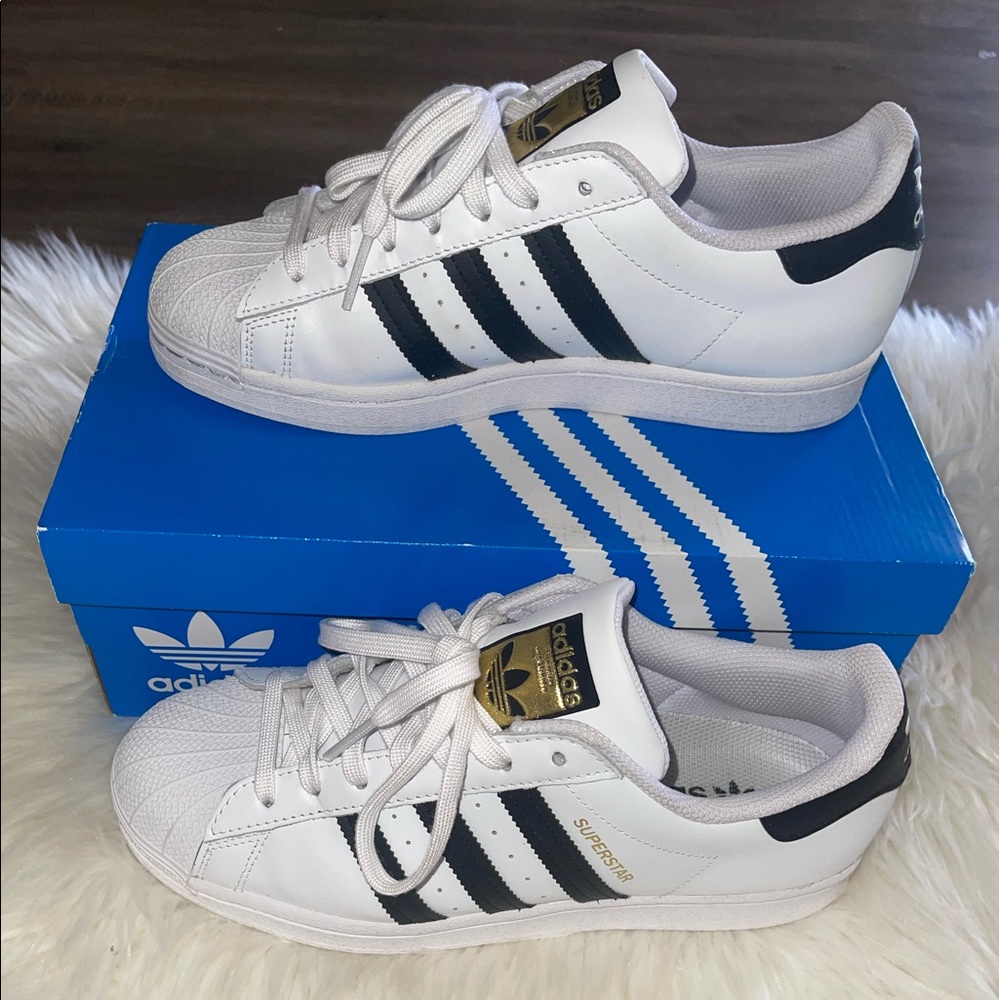 Adidas superstar sneakers ✨